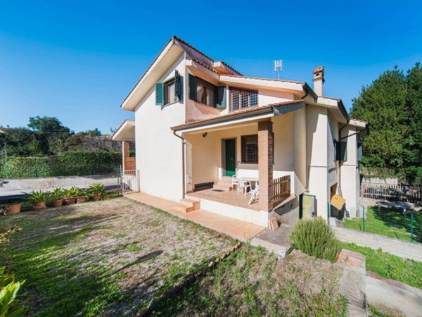 casa indipendente in vendita a Formello