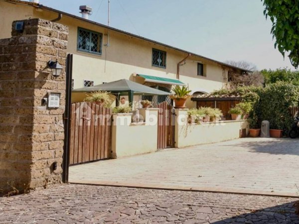 casa indipendente in vendita a Formello