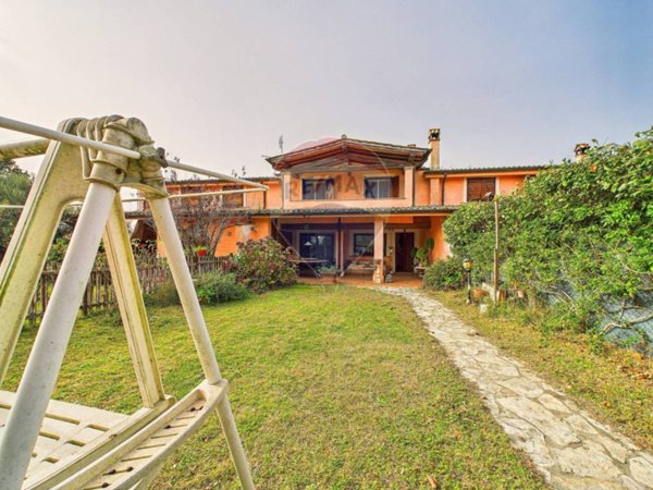 casa indipendente in vendita a Formello