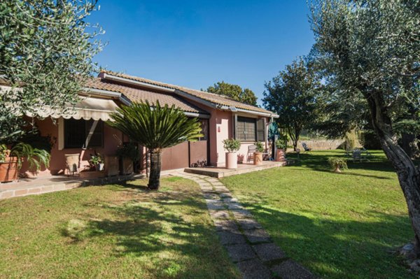 casa indipendente in vendita a Formello