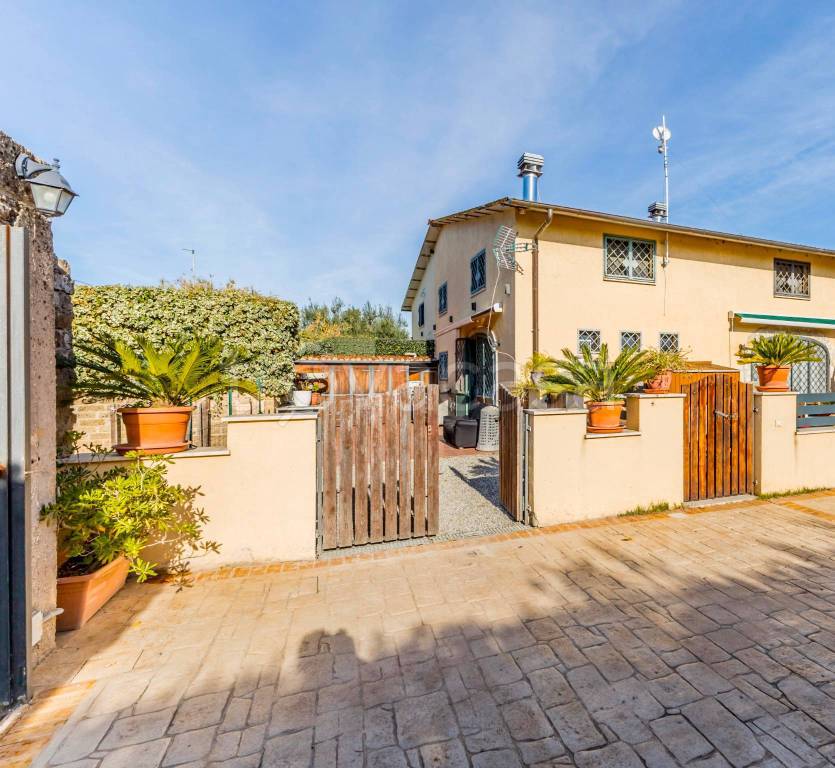 casa indipendente in vendita a Formello