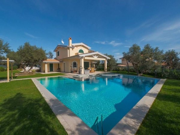 casa indipendente in vendita a Formello