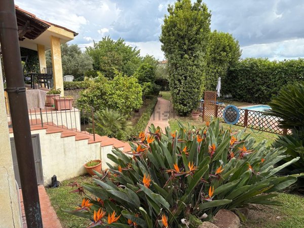 casa indipendente in vendita a Formello