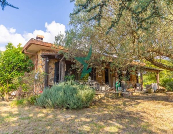 casa indipendente in vendita a Formello