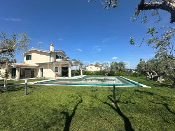 casa indipendente in vendita a Formello