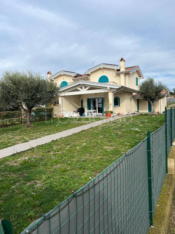 casa indipendente in vendita a Formello