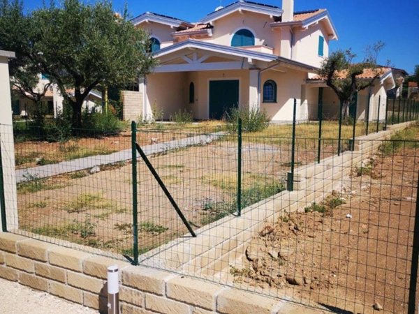 casa indipendente in vendita a Formello