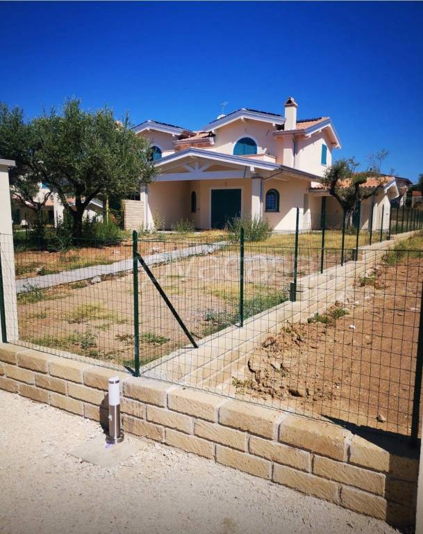 casa indipendente in vendita a Formello