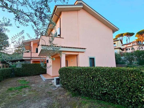 casa indipendente in vendita a Formello