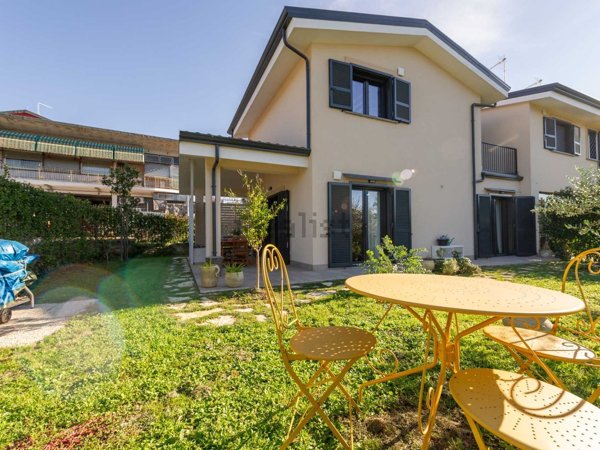 casa indipendente in vendita a Formello in zona Le Rughe