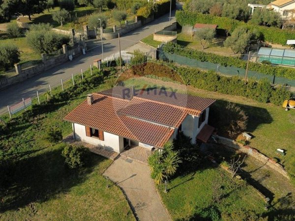 casa indipendente in vendita a Formello in zona Le Rughe