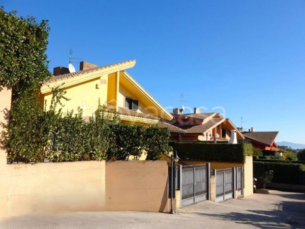 casa indipendente in vendita a Formello in zona Le Rughe