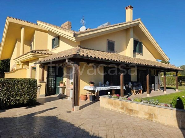 casa indipendente in vendita a Formello in zona Le Rughe