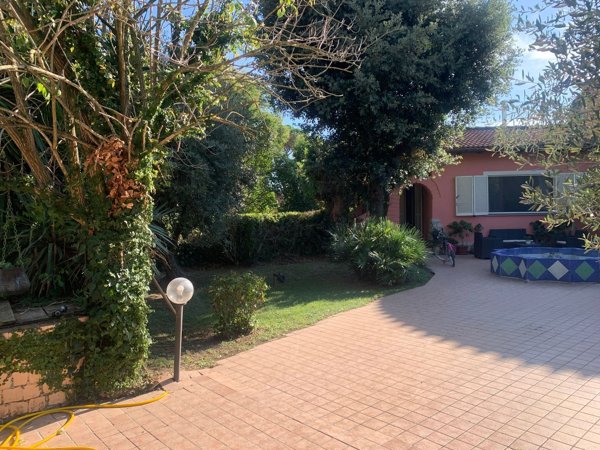 casa indipendente in vendita a Formello