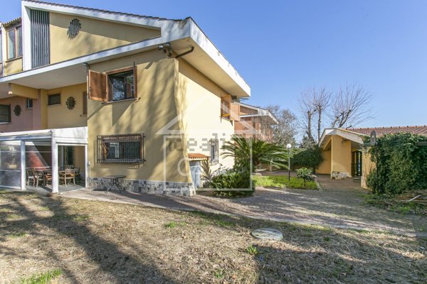 casa indipendente in vendita a Formello