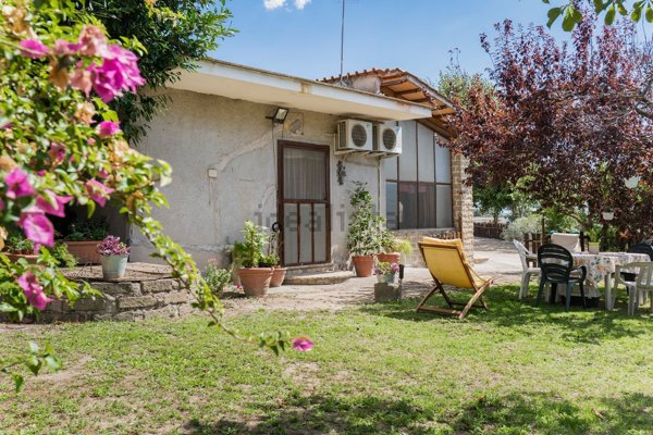 casa indipendente in vendita a Formello