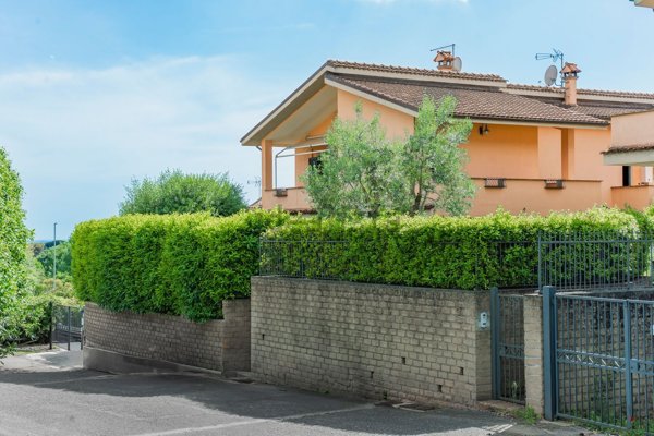 casa indipendente in vendita a Formello