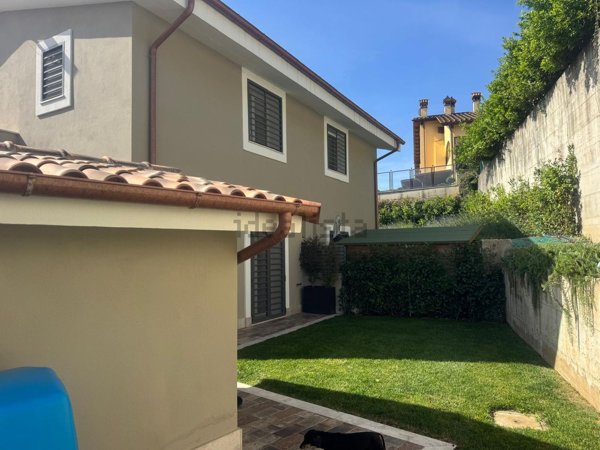 casa indipendente in vendita a Formello