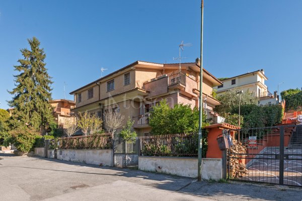 casa indipendente in vendita a Formello in zona Le Rughe