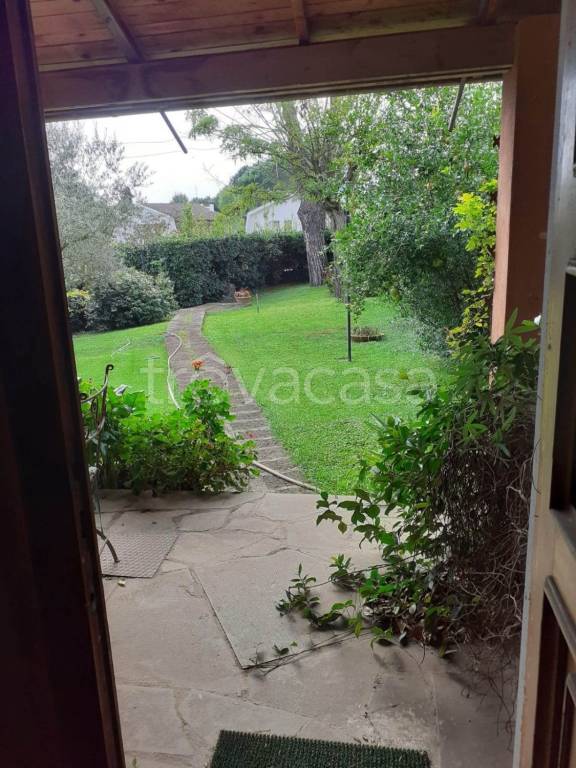 casa indipendente in vendita a Formello