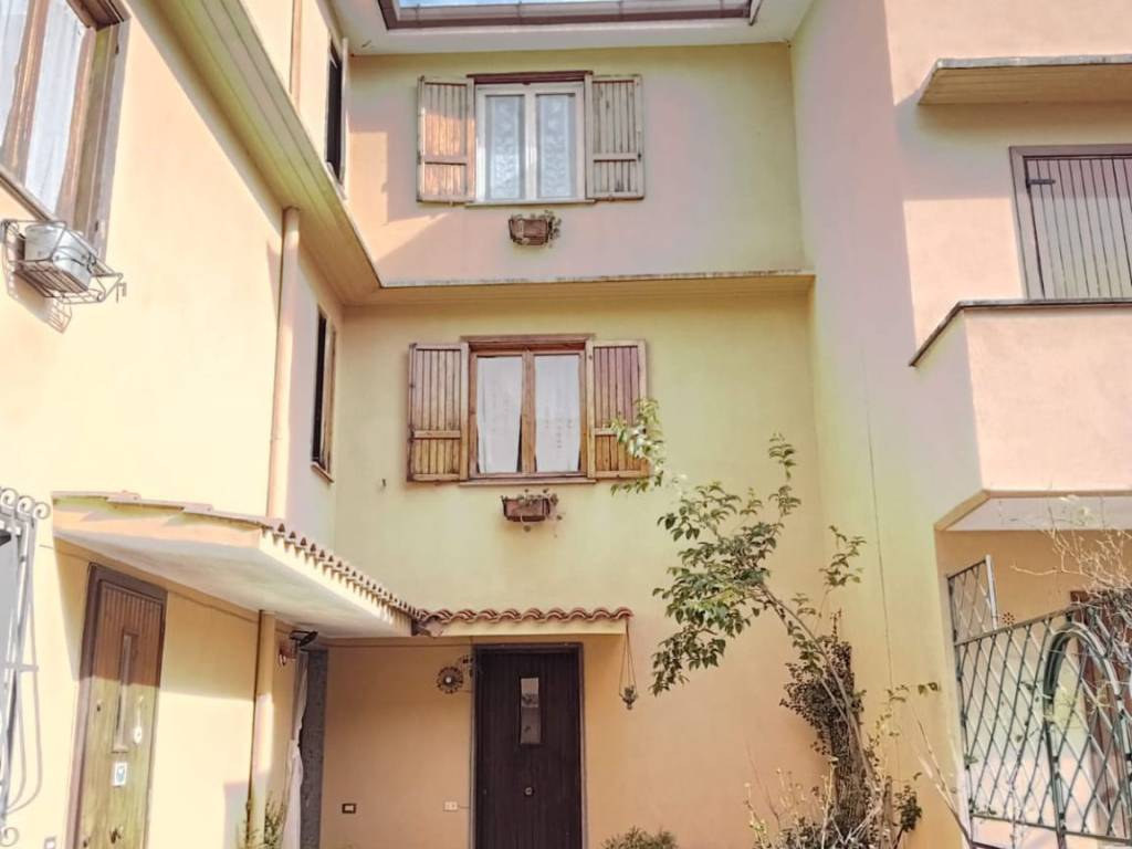 casa indipendente in vendita a Formello