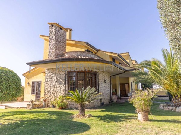 casa indipendente in vendita a Formello