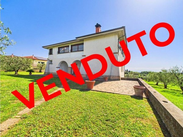 casa indipendente in vendita a Formello