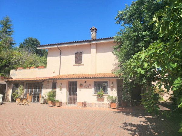 casa indipendente in vendita a Formello