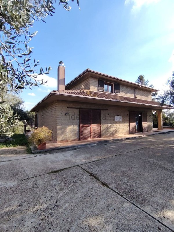 casa indipendente in vendita a Formello