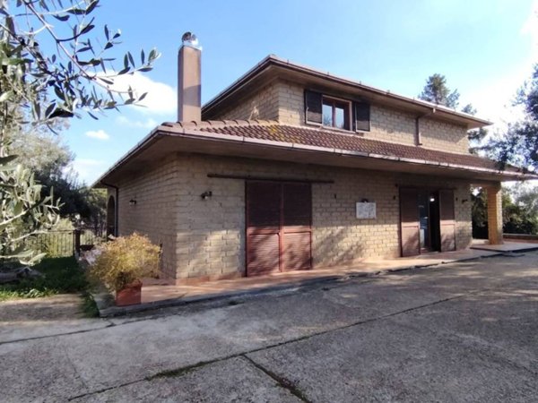 casa indipendente in vendita a Formello