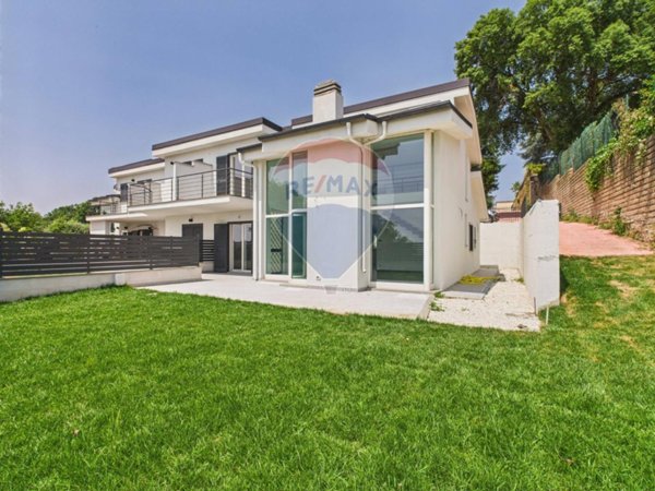 casa indipendente in vendita a Formello