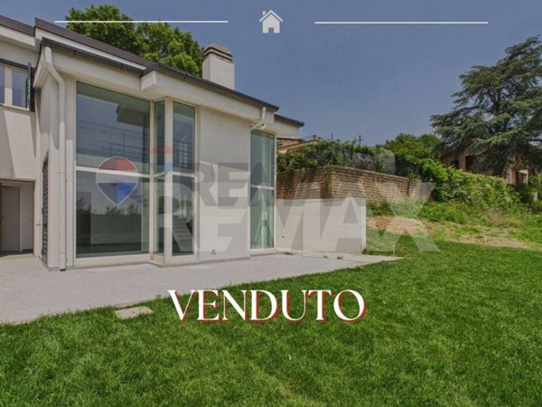 casa indipendente in vendita a Formello