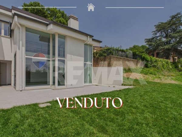 casa indipendente in vendita a Formello