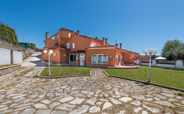 casa indipendente in vendita a Formello