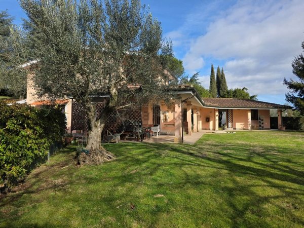 casa indipendente in vendita a Formello