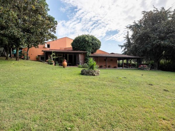 casa indipendente in vendita a Formello in zona Le Rughe