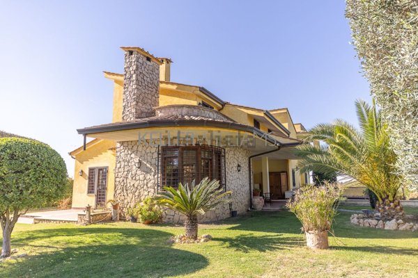 casa indipendente in vendita a Formello