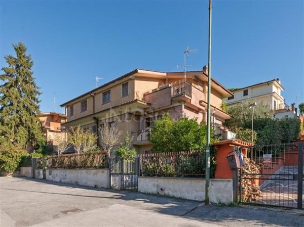 casa indipendente in vendita a Formello in zona Le Rughe