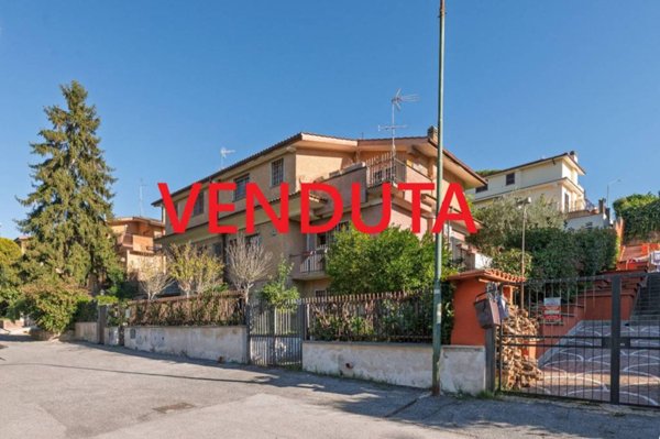 casa indipendente in vendita a Formello in zona Le Rughe