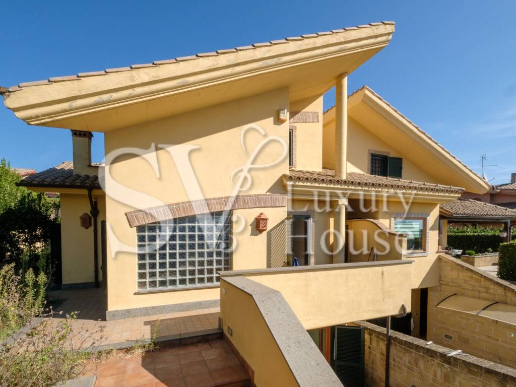 casa indipendente in vendita a Formello in zona Le Rughe