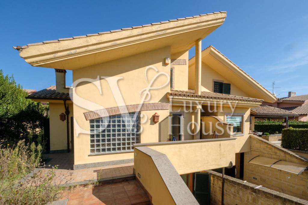 casa indipendente in vendita a Formello in zona Le Rughe