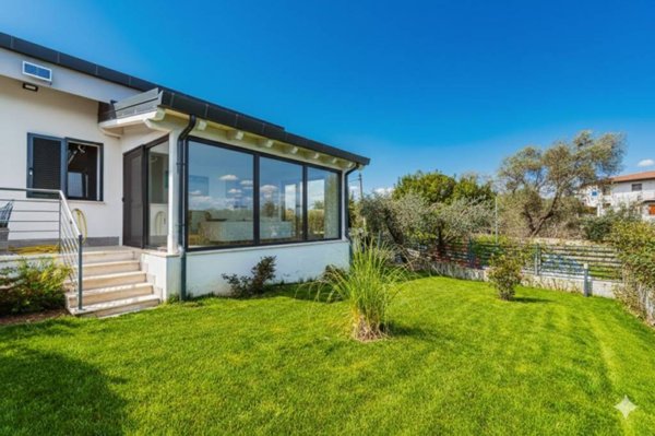 casa indipendente in vendita a Formello