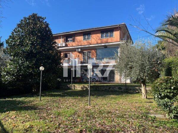 casa indipendente in vendita a Formello in zona Le Rughe