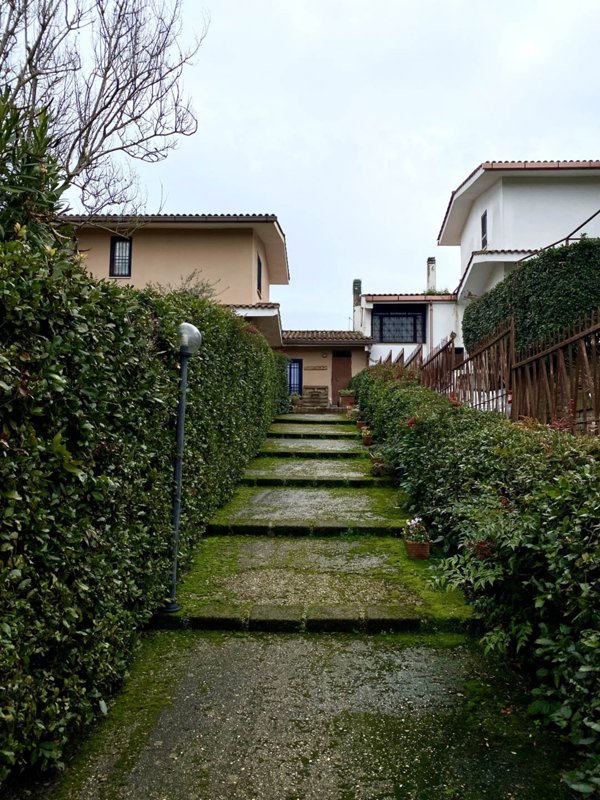 casa indipendente in vendita a Formello in zona Le Rughe