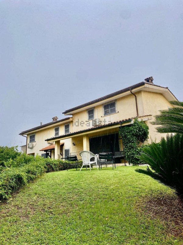 casa indipendente in vendita a Formello