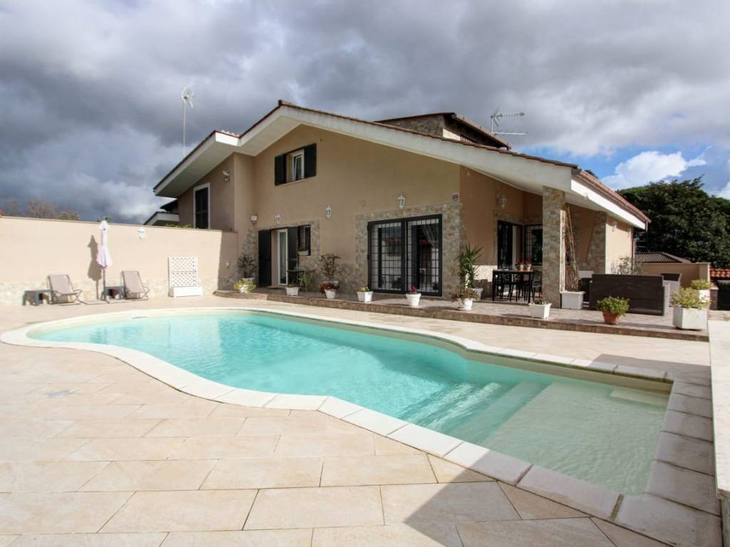 casa indipendente in vendita a Formello