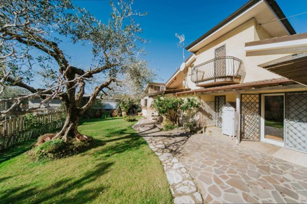 casa indipendente in vendita a Formello