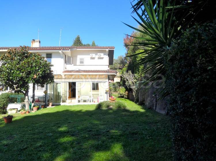 casa indipendente in vendita a Formello in zona Le Rughe
