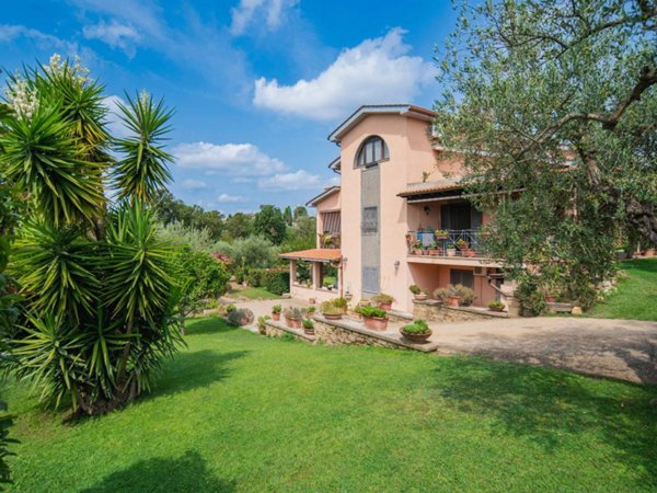 casa indipendente in vendita a Formello