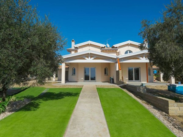 casa indipendente in vendita a Formello